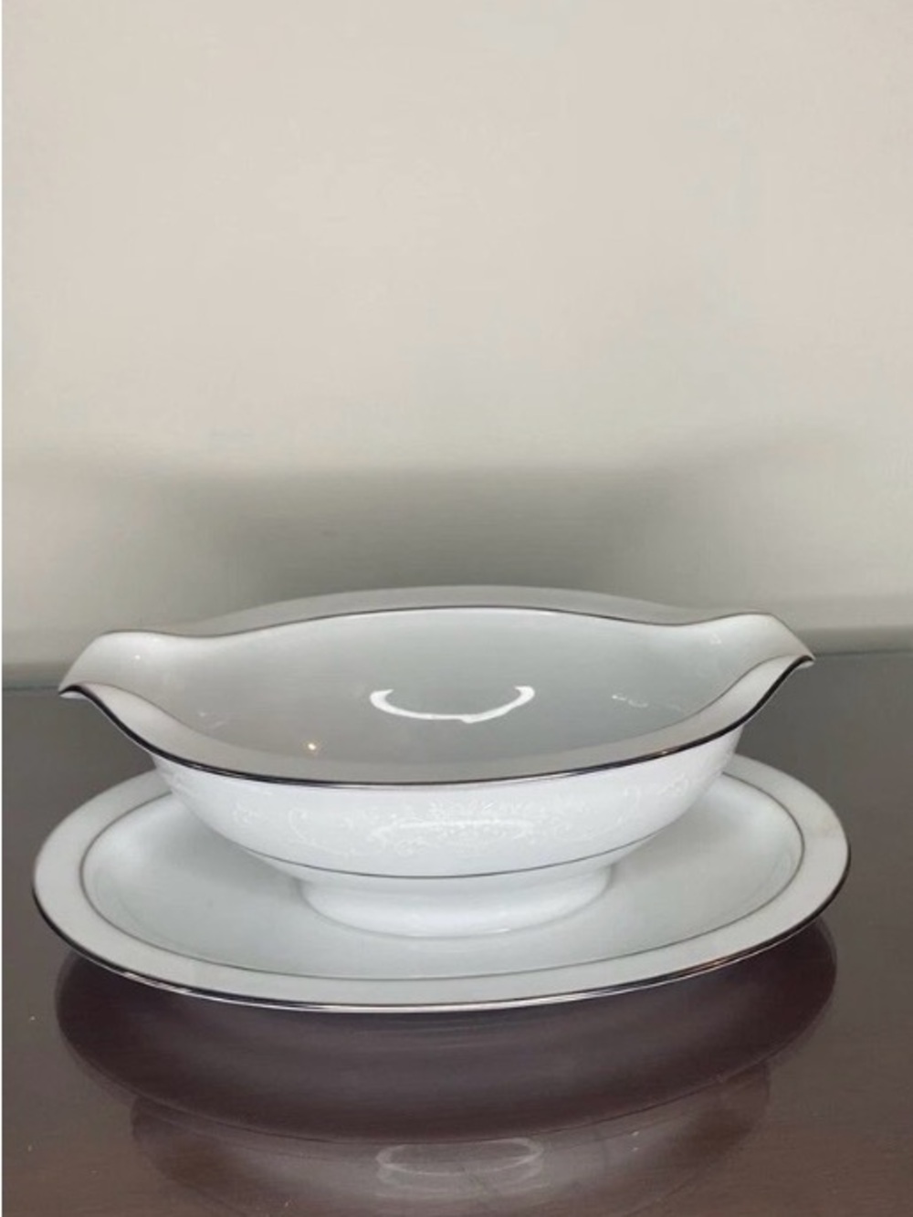 Noritake Whitehall 6115 Gravy Boat w/ Attached Underplate Platinum Trim Japan